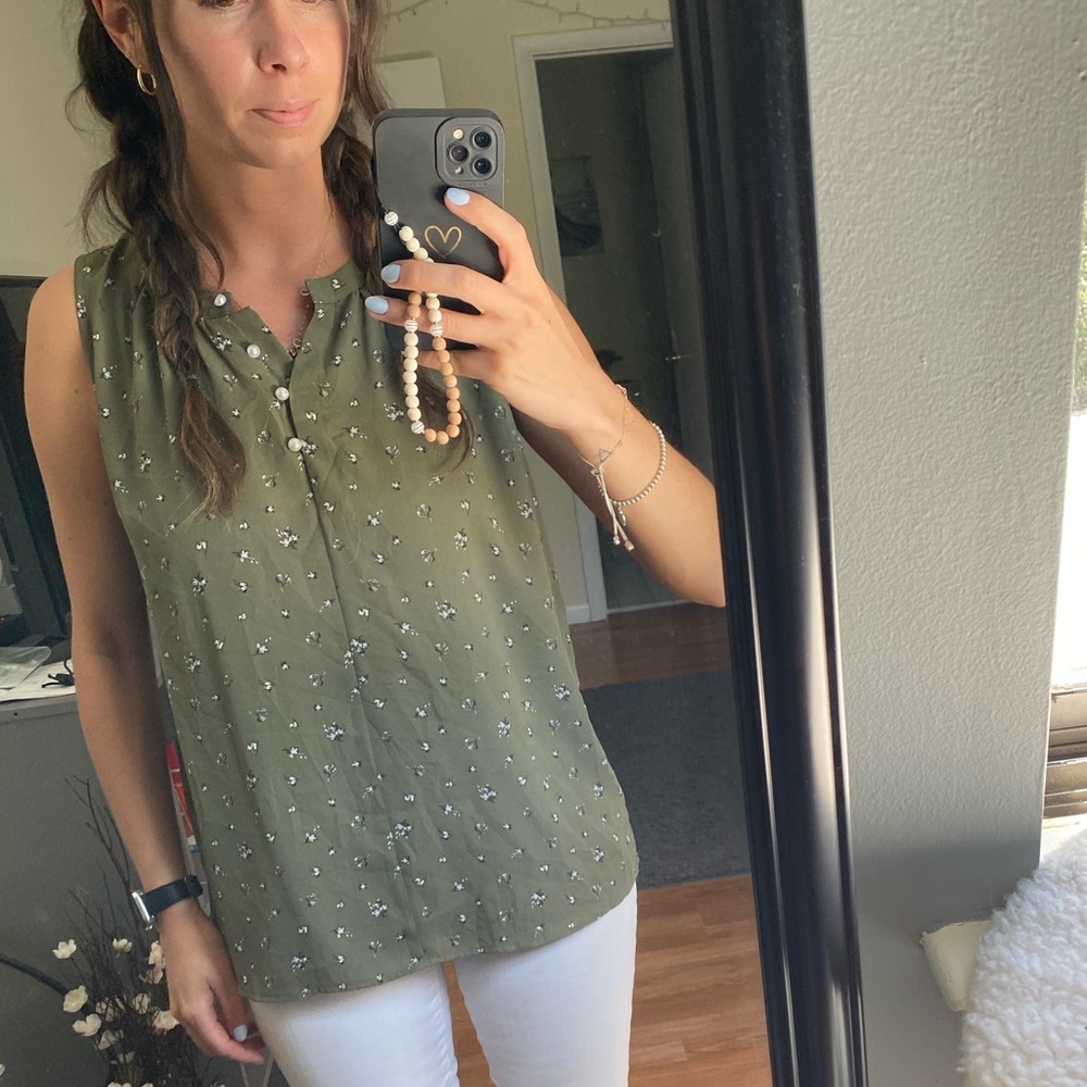 LOFT Patterned Sleeveless Top ✨